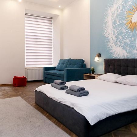 Main Square Apartment Good Stay In The City Center Λβιβ Εξωτερικό φωτογραφία