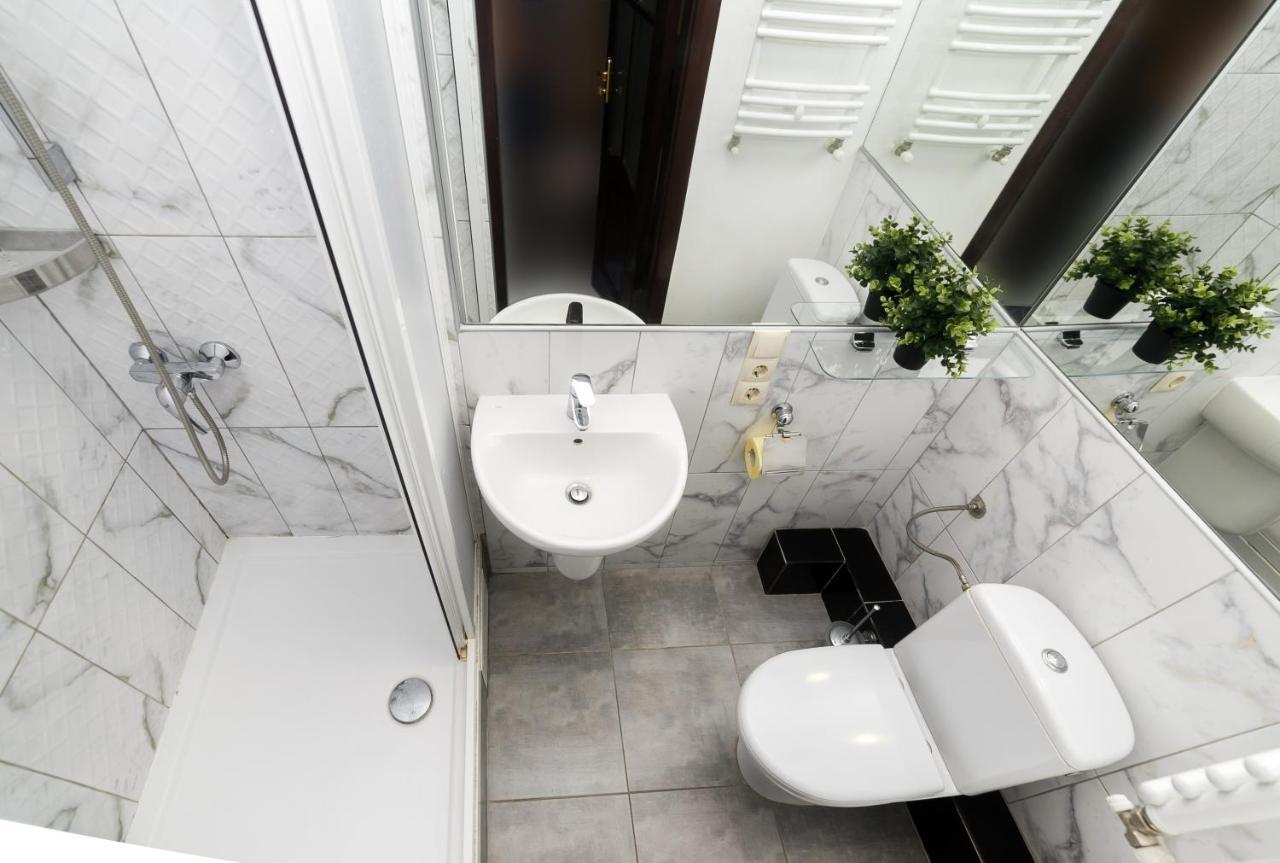 Main Square Apartment Good Stay In The City Center Λβιβ Εξωτερικό φωτογραφία