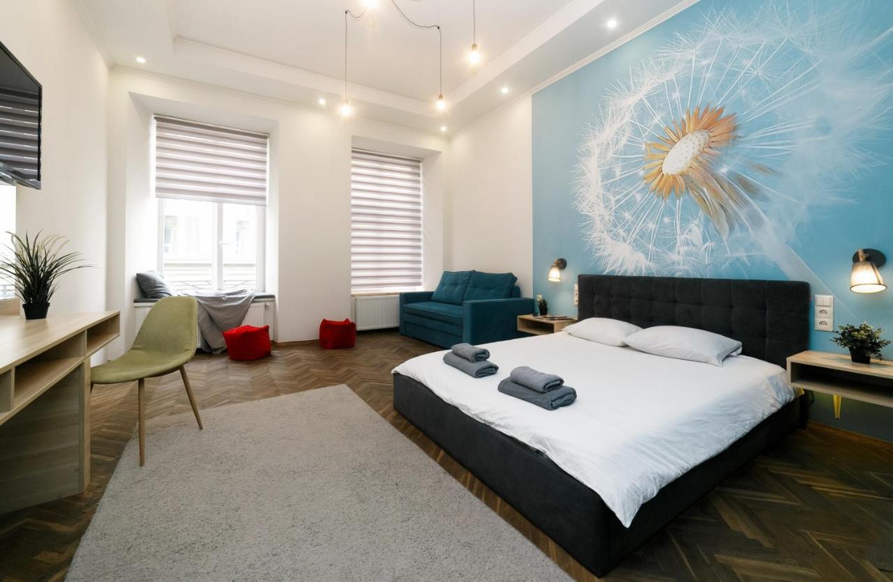 Main Square Apartment Good Stay In The City Center Λβιβ Εξωτερικό φωτογραφία